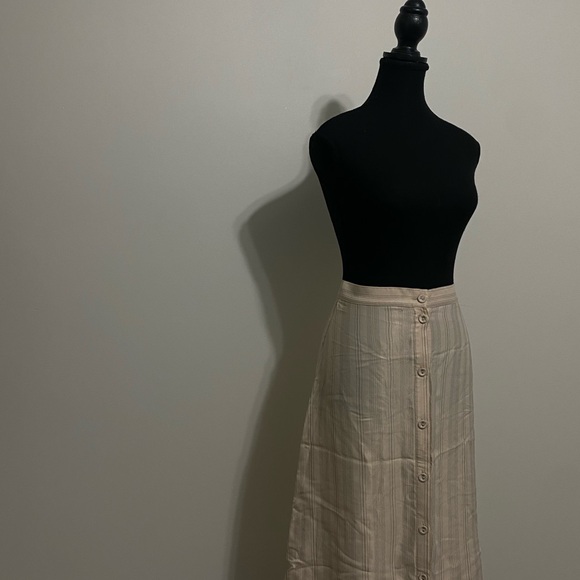 Long Button Skirt - Picture 4 of 10